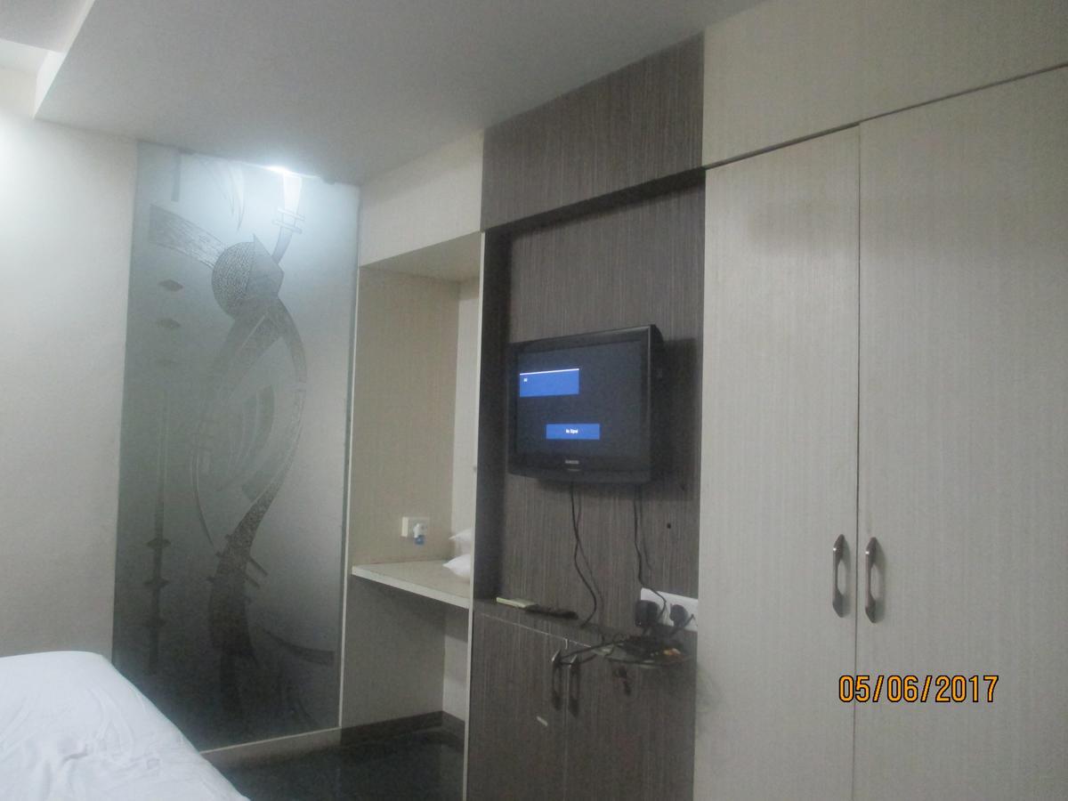 A.R Grand Hotel Visakhapatnam Bagian luar foto