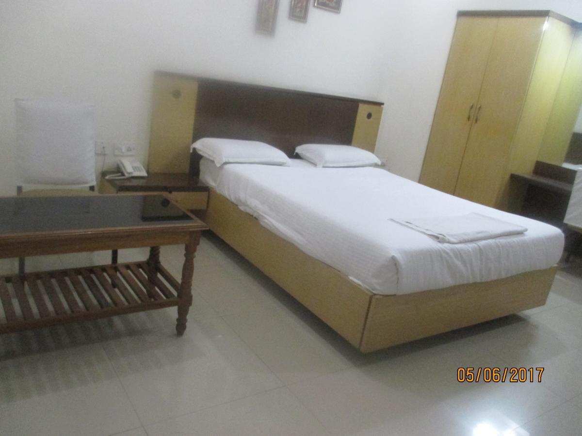 A.R Grand Hotel Visakhapatnam Bagian luar foto